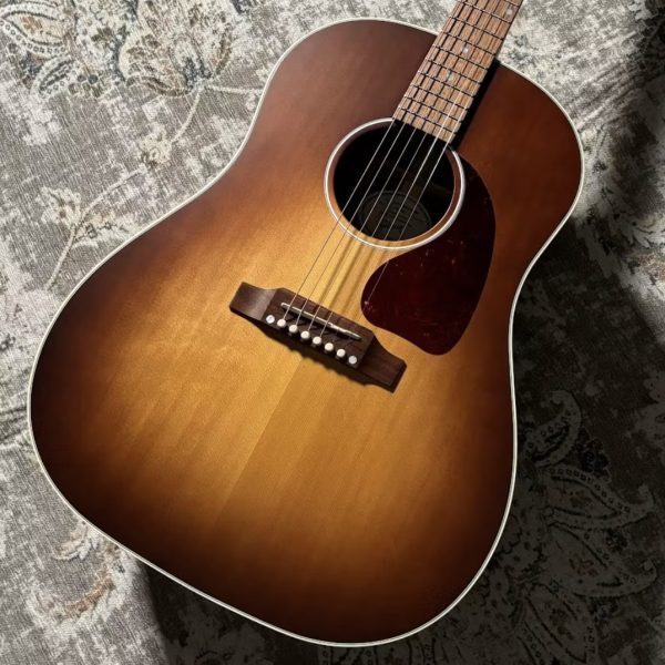 J-45 Studio Walnut<br />
