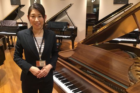 スタッフ写真 ピアノ・楽譜 白馬