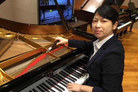 スタッフ写真 ピアノ調律師 山田