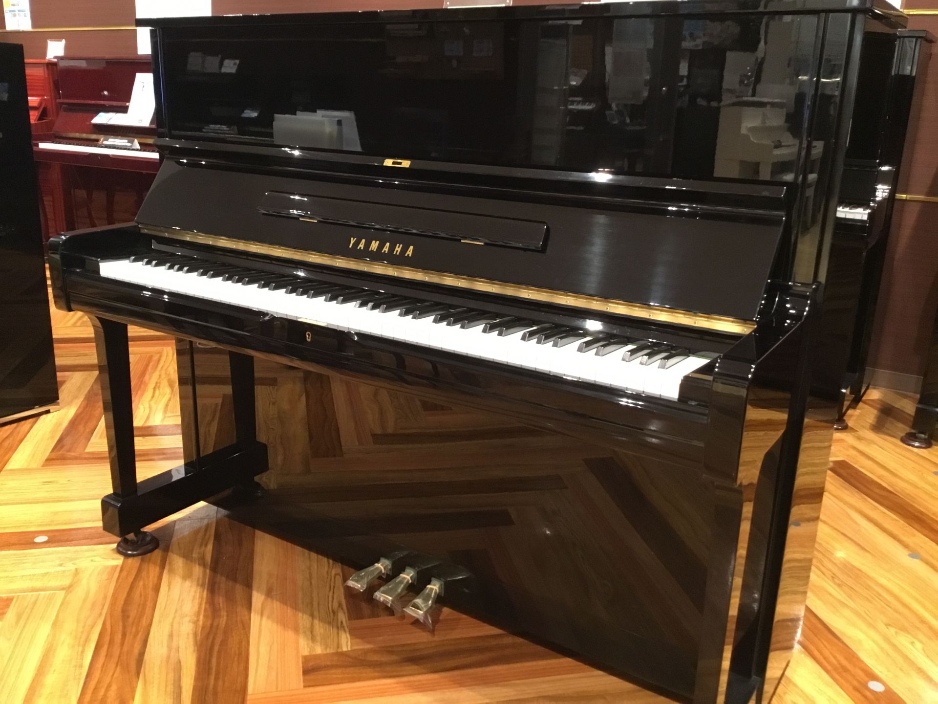 YAMAHA U1A