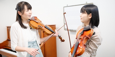 *島村楽器の音楽教室 音楽を楽しみたい気持ちをサポートするのが島村楽器の音楽教室。]]お一人お一人のご希望をお伺いしながら、レッスン内容をご提案させていただきます。]]レッスンだけでなく演奏を楽しむイベントや発表会も多数ご用意しております。 **ようこそグランフロント大阪店へ 島村楽器グランフロント […]