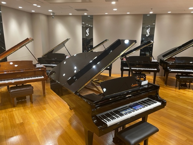 島村楽器グランフロント大阪店では、選りすぐりのグランドピアノを常時展示しております！ スタインウェイファミリーのボストンをはじめ、ザウター、ペトロフなど輸入ピアノや、ヤマハ、カワイといった国内メーカーまで多数取り扱っており、厳選したピアノを常時展示しております！お客様にぴったりな1台が見つかるよう、 […]