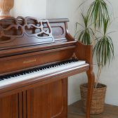 【PRAMBERGER/プレンバーガー】コンパクト、デザインに拘りたい方にもおすすめ　アップライトピアノのご紹介