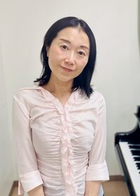 開講曜日:木曜日藤井 巳加(ふじい みか)