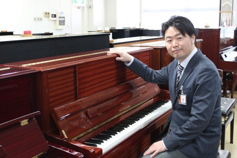 スタッフ写真 ピアノ 中堀