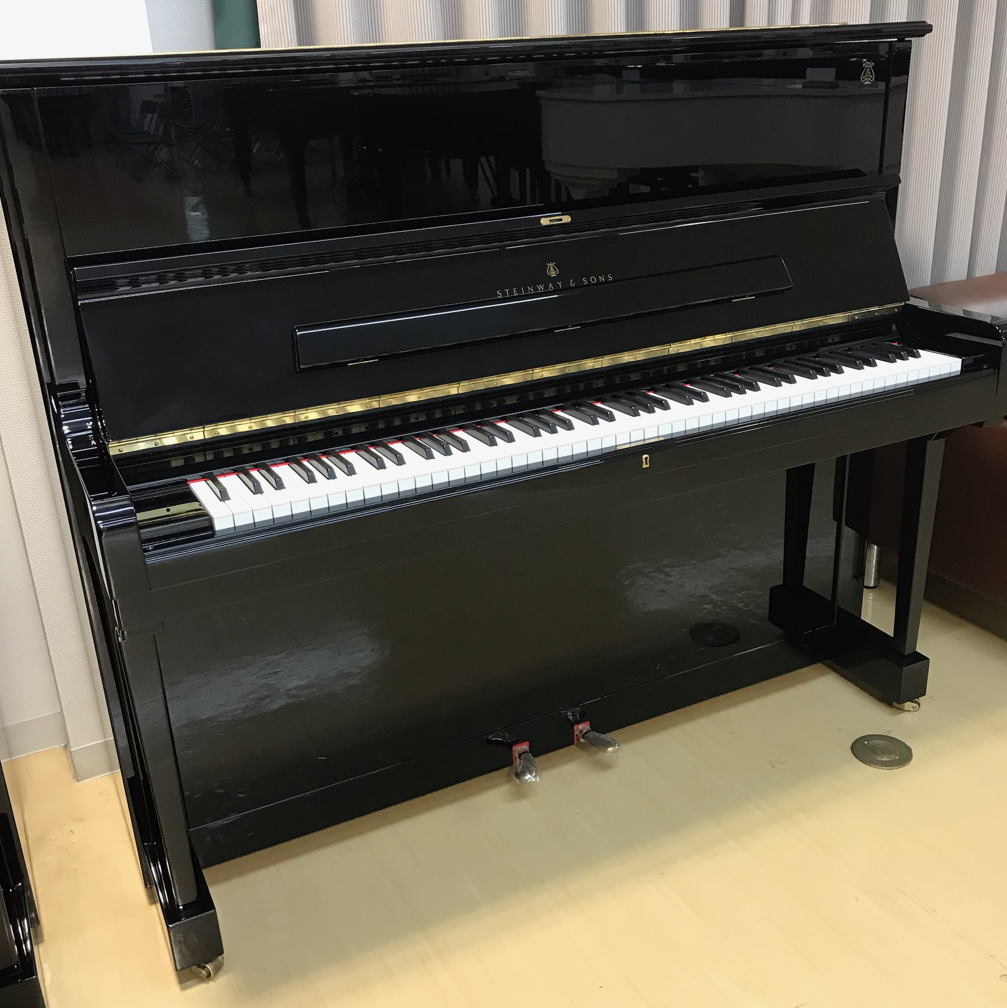 **スタインウェイ＆サンズ　V125　2005年製 |*品番|[https://info.shimamura.co.jp/piano/list/8376.html:title=STEINWAY　V125　2005年製]| |*販売価格（税込）|[!￥3,025,000!]| |*詳細|演奏者に妥協の […]