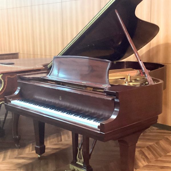 B211/NY　2003年製<br />
<br />
高さ101×幅148×奥行211cm<br />
重さ345kg<br />
