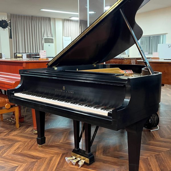 L型/NY　1969年製<br />
<br />
高さ101×幅146.5×奥行180cm<br />
重さ277kg<br />
