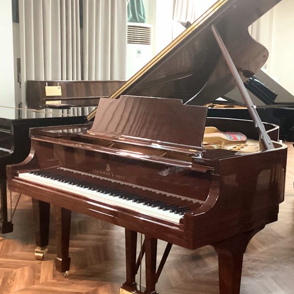 M型/NY　1935年製<br />
<br />
高さ101×幅146.5×奥行170cm<br />
重さ275kg<br />
