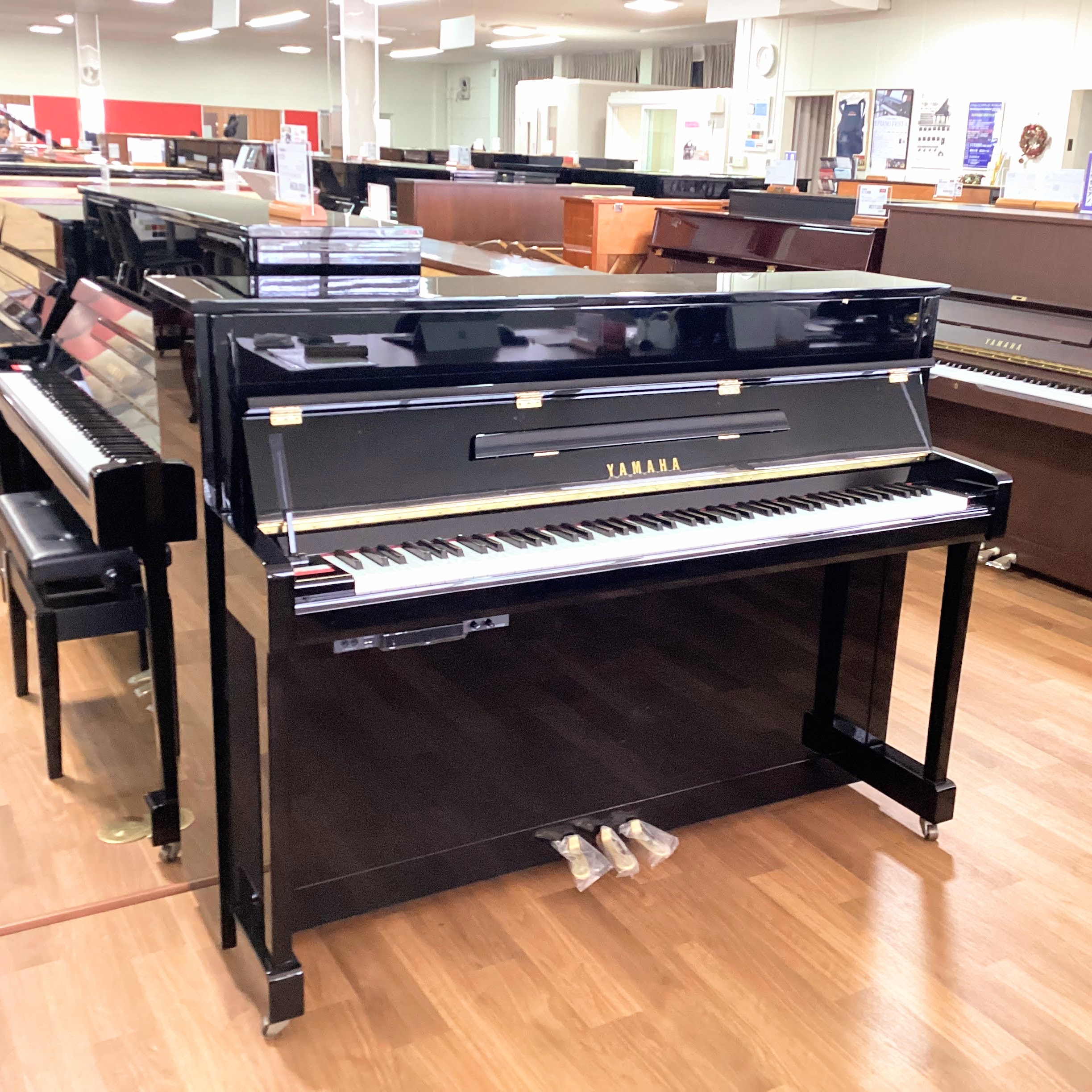 新品アップライトピアノヤマハ b113SC3