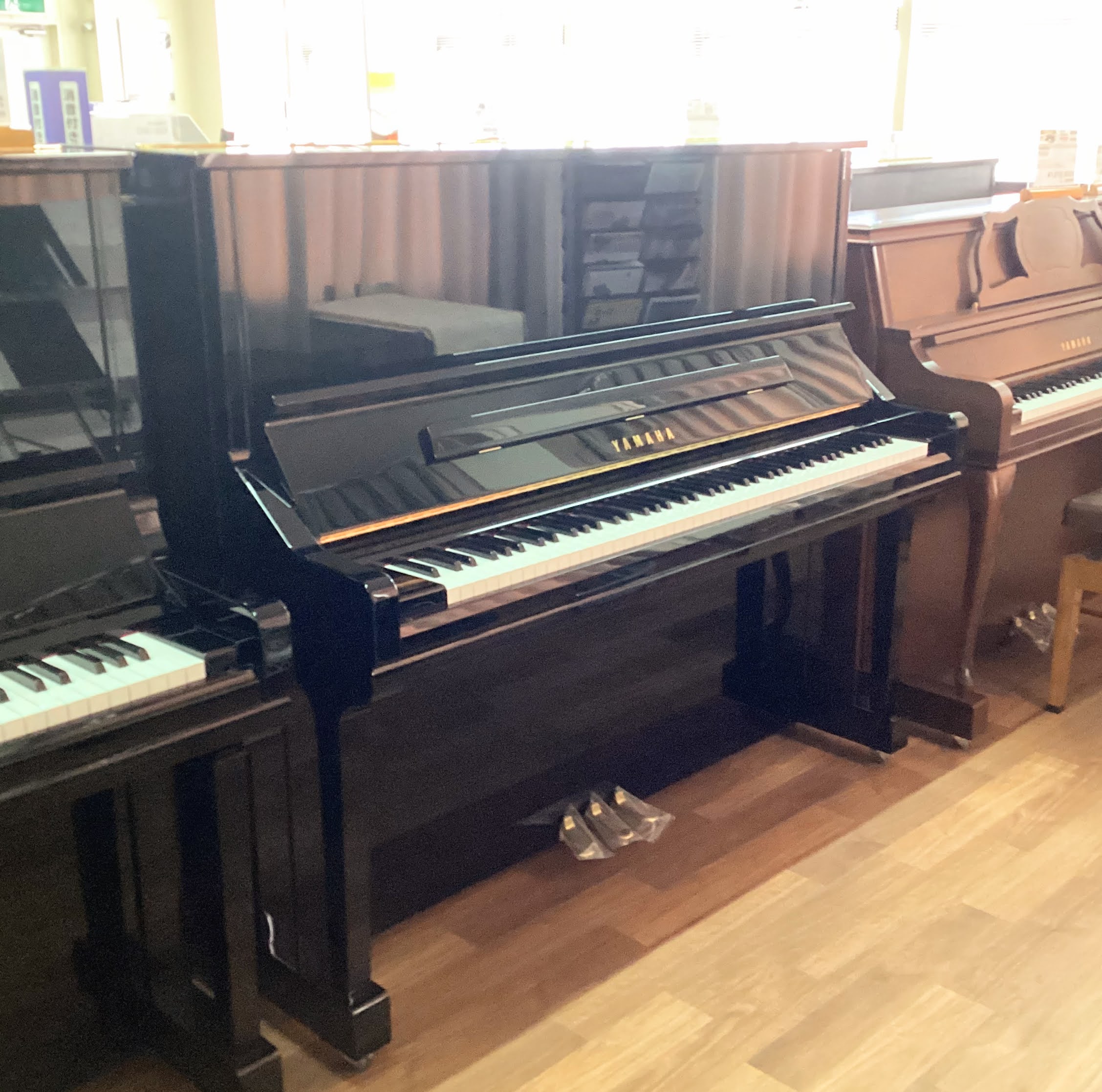 新品アップライトピアノヤマハ YU33