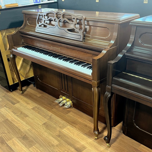 新品アップライトピアノプレンバーガー　PV110F　（展示品1台限り）