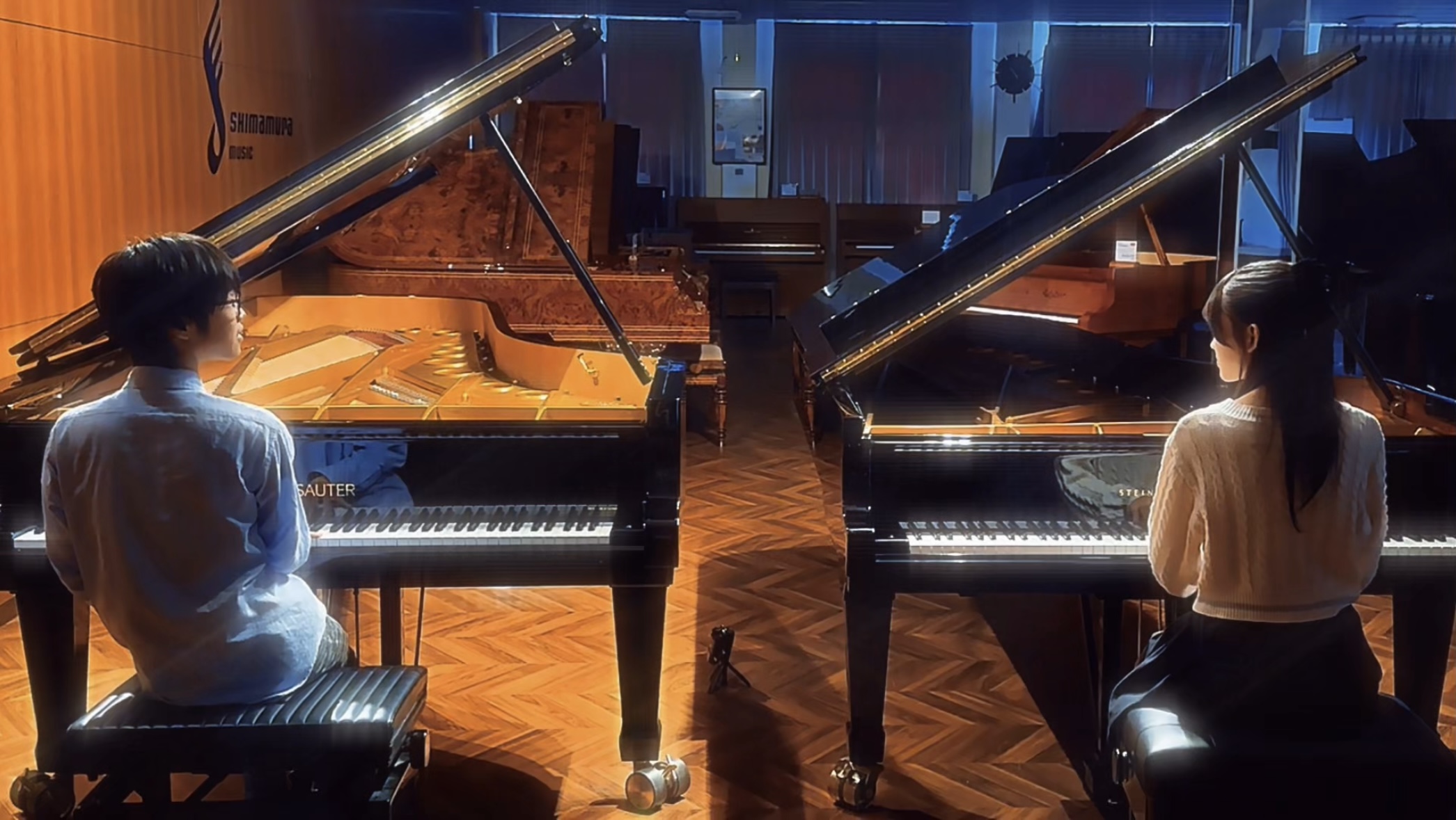 独学で作曲やアレンジを手がけ、ジャンルを超えて音を楽しむそうちゃんと、数々のコンクールで実績を重ね、その確かな演奏力で注目を集めるerena。 異なるフィールドで活躍する2人のピアニストが、この日、奇跡の共演を行います。 お2人の出会いは8年前。島村楽器ピアノセレクションセンターで開催された「ピアノ […]