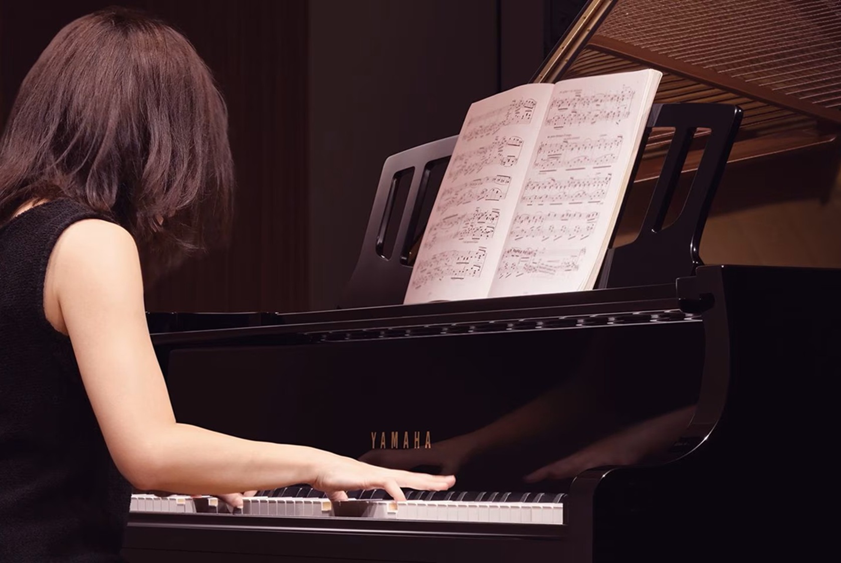 現行「C3X espressivo」から大きく進化し、フルコンサートピアノ「CFX（2022年モデル）」の技術を搭載して新たに開発された「C3X espressivo」「C2X espressivo」が、ついに発表となりました。 といった従来の魅力はそのままに、より一層「音楽的な表現の自由度」が増し [&hellip;]