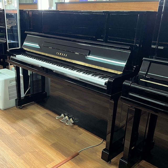中古アップライトピアノヤマハ UX10BL