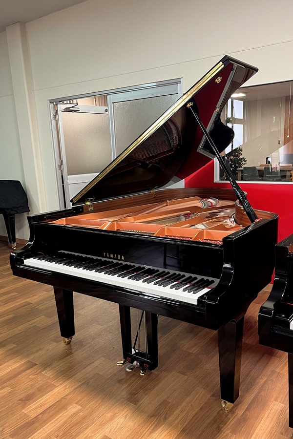 新品グランドピアノヤマハ C5X