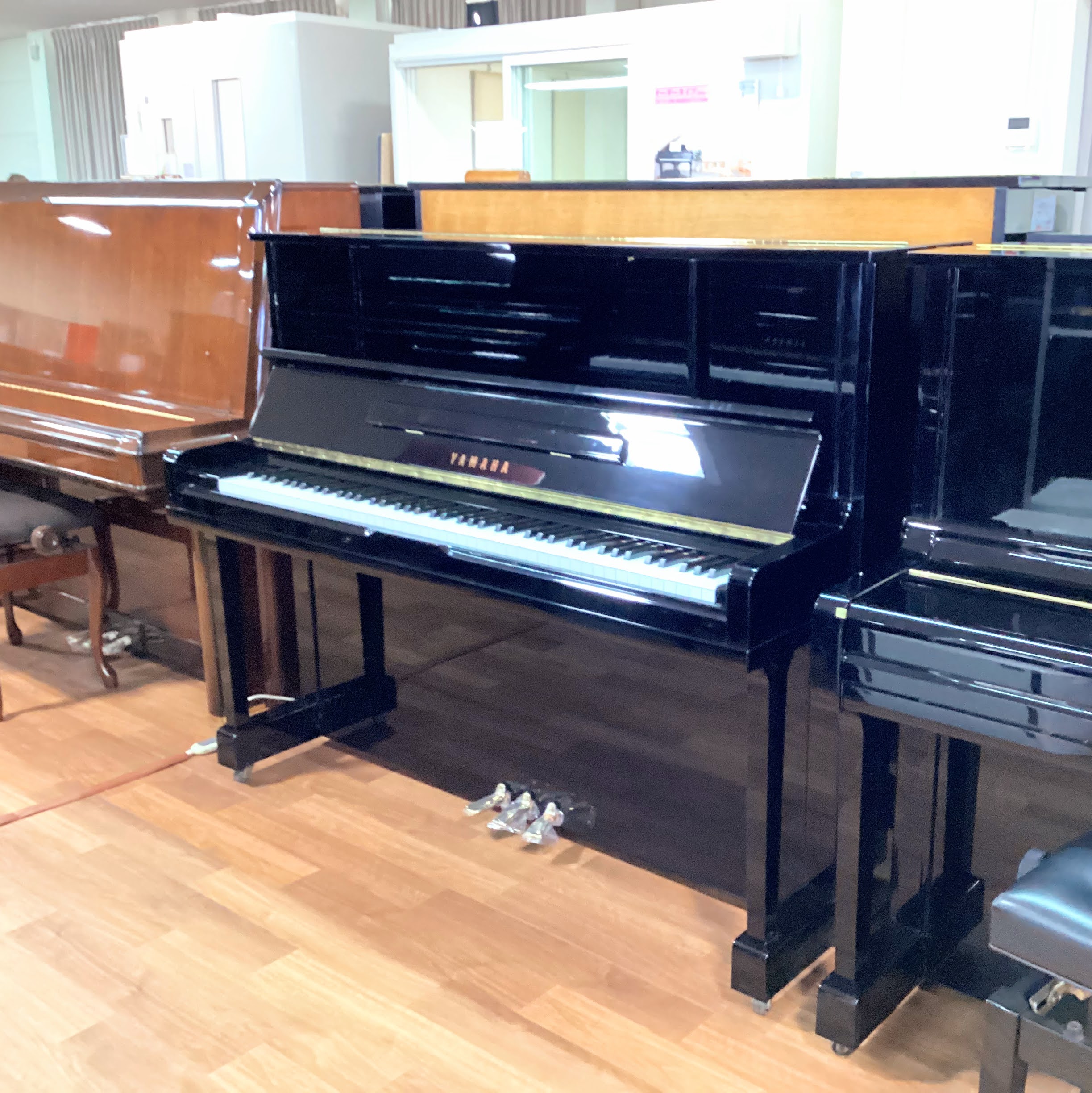 中古アップライトピアノヤマハ UX10BL