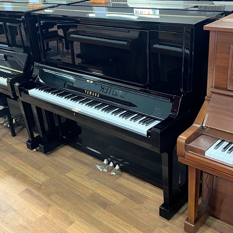 中古アップライトピアノヤマハ　UX50BL