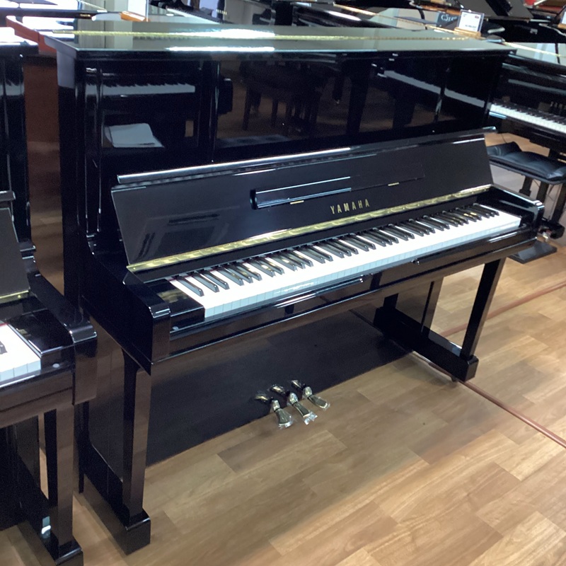 中古アップライトピアノヤマハ　UX10BL