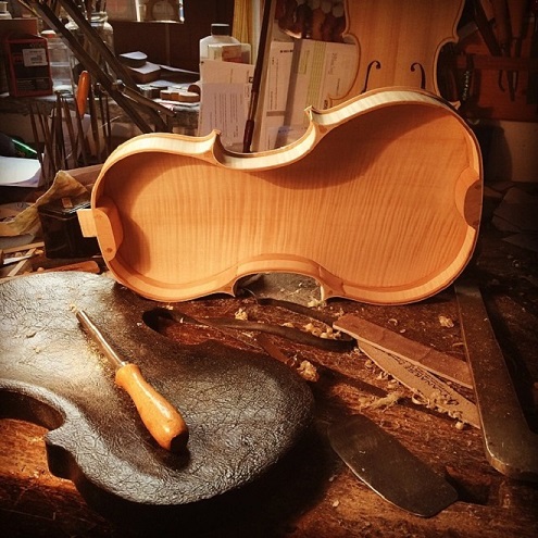 *Andrea Schudtz Italy - Cremona イタリア弦楽器製作の聖地:Cremonaにアトリエを構えるAndrea Schudtz（アンドレア・シュッツ）氏は、古来から伝わる伝統的な製作手法にこだわって弦楽器製作を行なっているマエストロです。]]父の代から譲り受けた希少な古材を用 […]