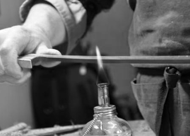 *Julien Mortier Workshop, France - Perpignan, 2016 スペイン＝カタルーニャ地方に程近い、フランス南部のペルピニャンという町で弓製作を行っているJulien Mortier（ジュリアン・モルチェ）氏の工房製ヴァイオリン弓＆チェロ弓が入荷致しました。]] […]