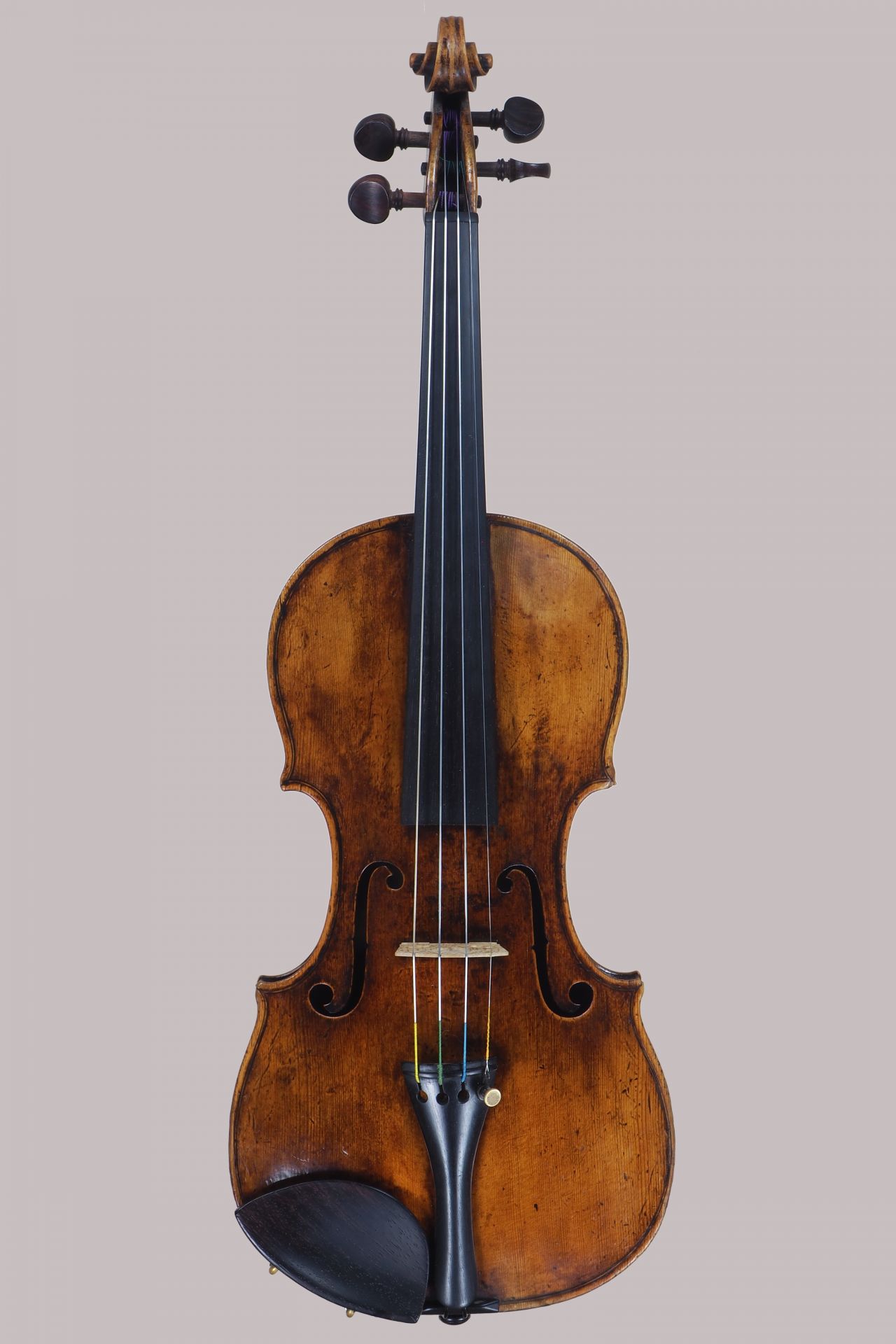 *あのストラドと同時代！？ 大変希少なオールド・ヴァイオリンが入荷しました！！ 2018年春のヨーロッパ買付にて、非常に希少なオールド・スクール作品を入手して参りました！ Jacob Stainer（ヤコブ・シュタイナー）は17世紀に活躍し、ドイツ弦楽器製作の源流となった重要なバイオリンメーカーです […]