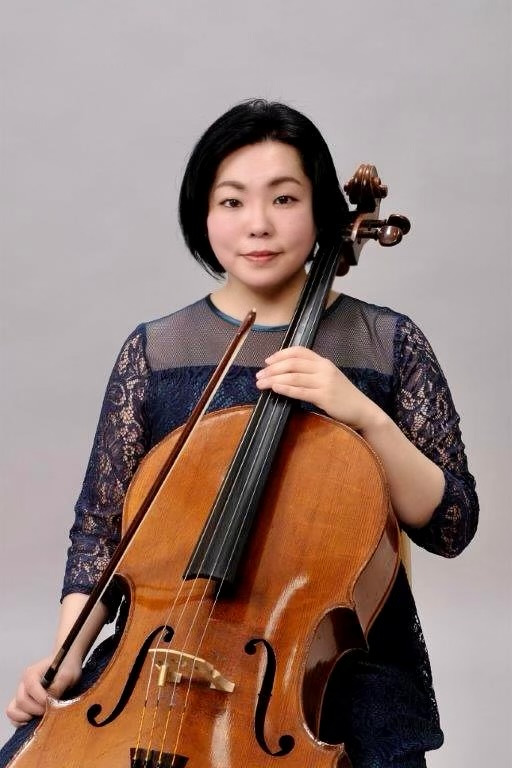 安田　由布子 Yuko Yasuda Profile洗足学園音楽大学音楽学部弦楽器専攻卒業。曲のジャンルを問わず、ソロ、室内楽、オーケストラ、バンド等、幅広く活動中 Message楽器を始めるタイミングに『遅すぎる』はありません。好きな曲を憧れの楽器で弾いてみませんか？一緒にチェロの音色を楽しみまし […]