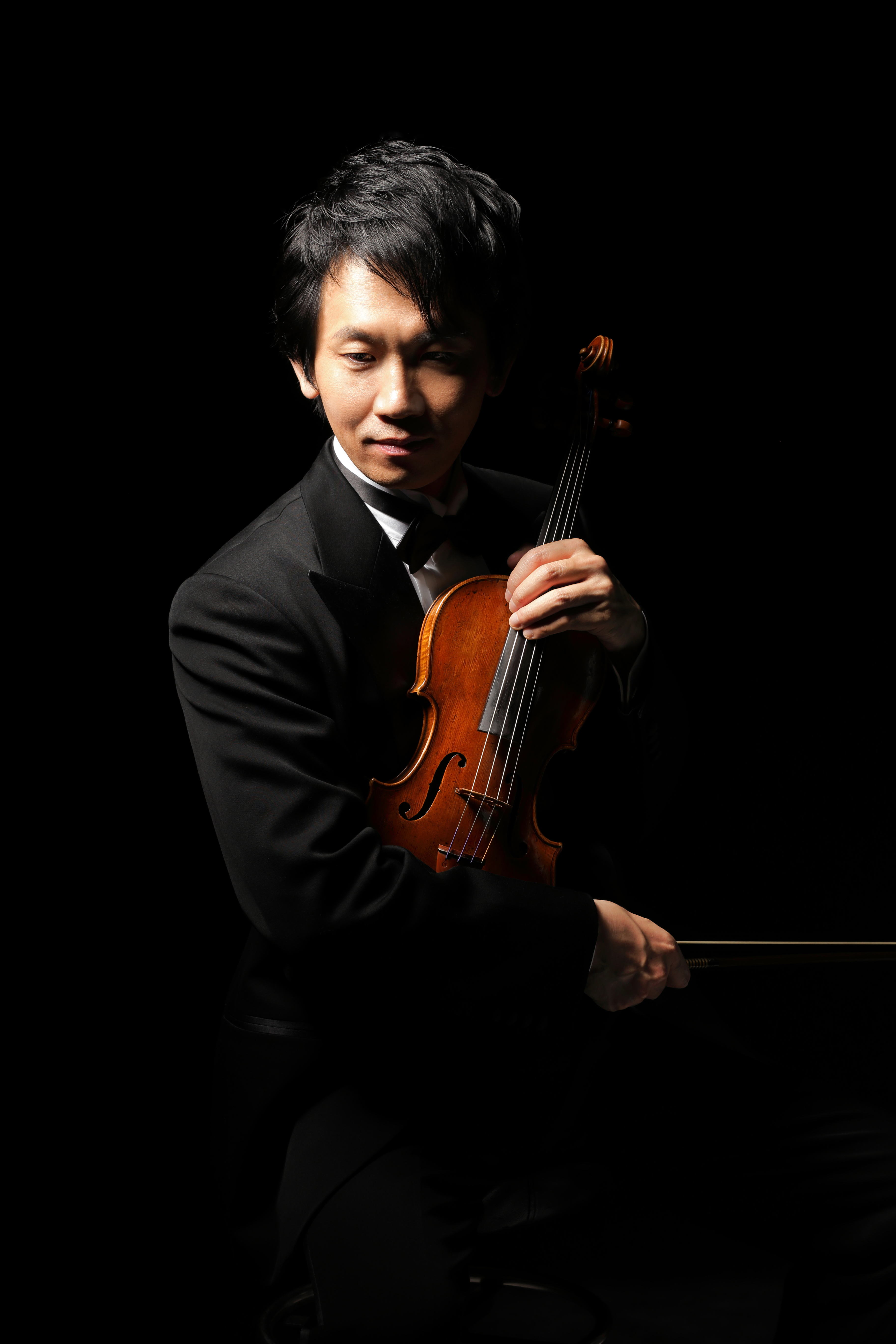 佐藤 久成 プロフィール 東京藝術大学附属音楽高校を経て、東京藝術大学卒業後渡欧。ロームMF奨学生や特別奨学生として、ザールラント音楽大学、ブリュッセル音楽院、スタウファー音楽院、ベルリン芸術大学で研鑽を積む。日本演奏連盟賞受賞。リッチ、ルガーノ、ルイス・シガル、ベオグラード、ヴィオッティ等の国際コ […]