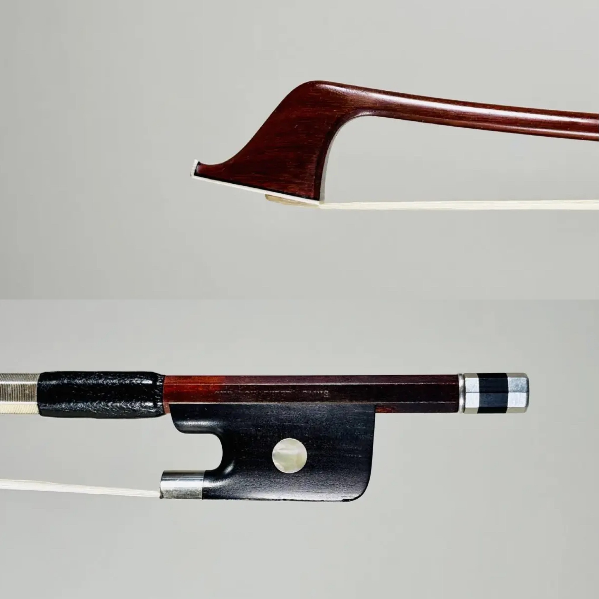 Christophe Schaeffer Christophe Schaeffer（クリストフ・シェーファー）は1958年生まれ。Bernard Ouchard（ベルナール・ウーシャ）に弓製作を学び、20世紀最高の弓職人と称されるEugene Sartory（ユージン・サルトリー）の子孫からその道具 [&hellip;]