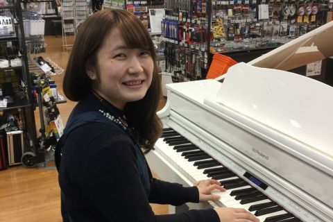 スタッフ写真 音楽教室・楽譜 佐藤