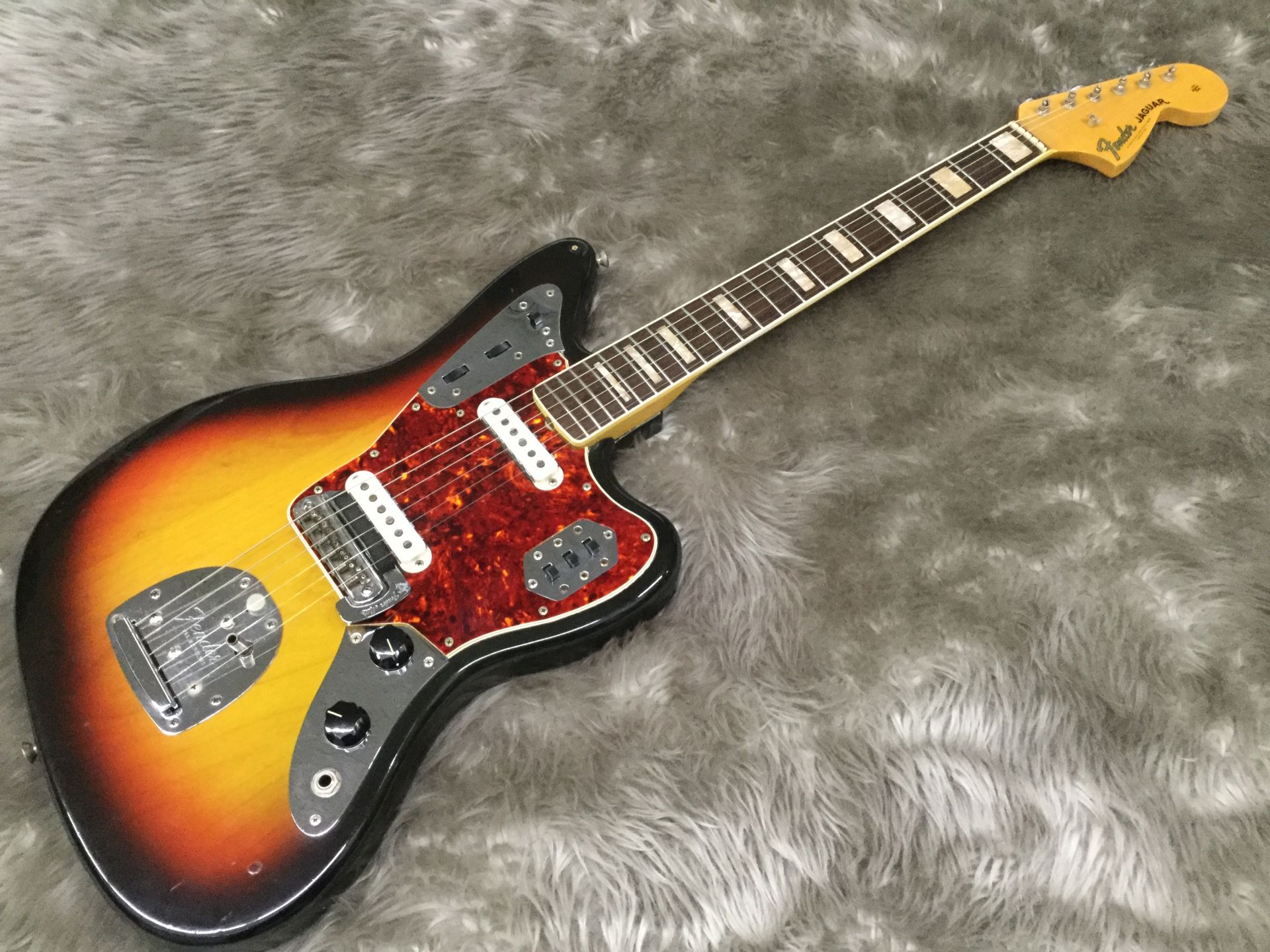 【エレキギター】海外買い付け品！1967製 Fender Jaguarが入荷！