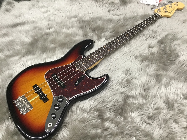 こんにちは！エレキベース担当の村田です!]]王道ジャズベースともいえるFenderUSA！]]AM ORIG 60S JB RWの3TSB入荷しました！]]試奏はもちろん！弾き比べも可能となっておりますのでお気軽にご来店ください。 *Fender **American Original 60S JB […]