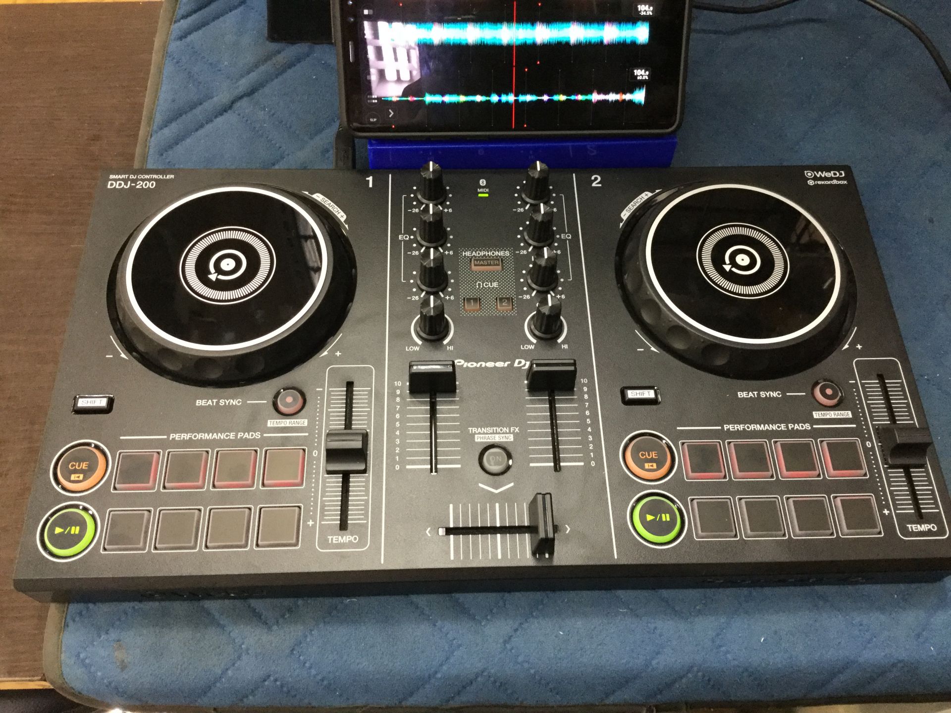 *DJにちょっとチャレンジしてみたい人に今人気です！ Pioneerから発売されたスマートフォン対応のスマートDJコントローラー「Pioneer DDJ-200」が利府店でも好評発売中です。 簡単にDJプレイを楽しめるようにボタンやツマミがわかりやすく配置されており、スマホ、タブレット、PC/Mac […]