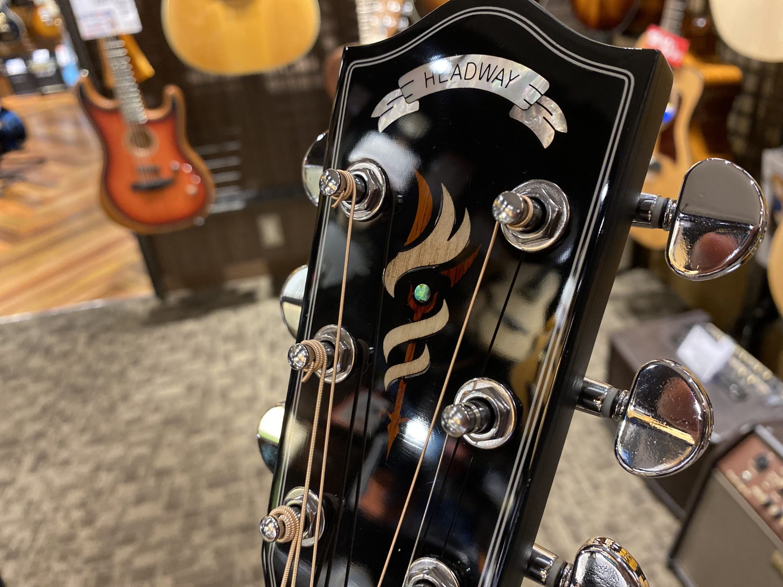 Headway Japan Tune-upシリーズ（JTシリーズ）はアジア工場で組み上げたギターに対しナット・ブリッジ・フレットの仕上げ、セッティング他徹底的にこだわり、Headway国内工房の職人達が文字通り"チューンナップ"させることにより、より使いやすく、洗練したギターへと昇華させたコストパフ […]