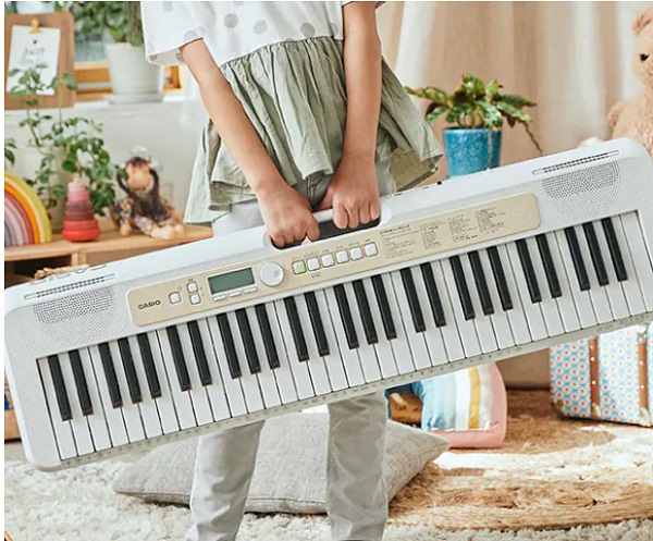 お子様でも持ち運びしやすいグリップ付き