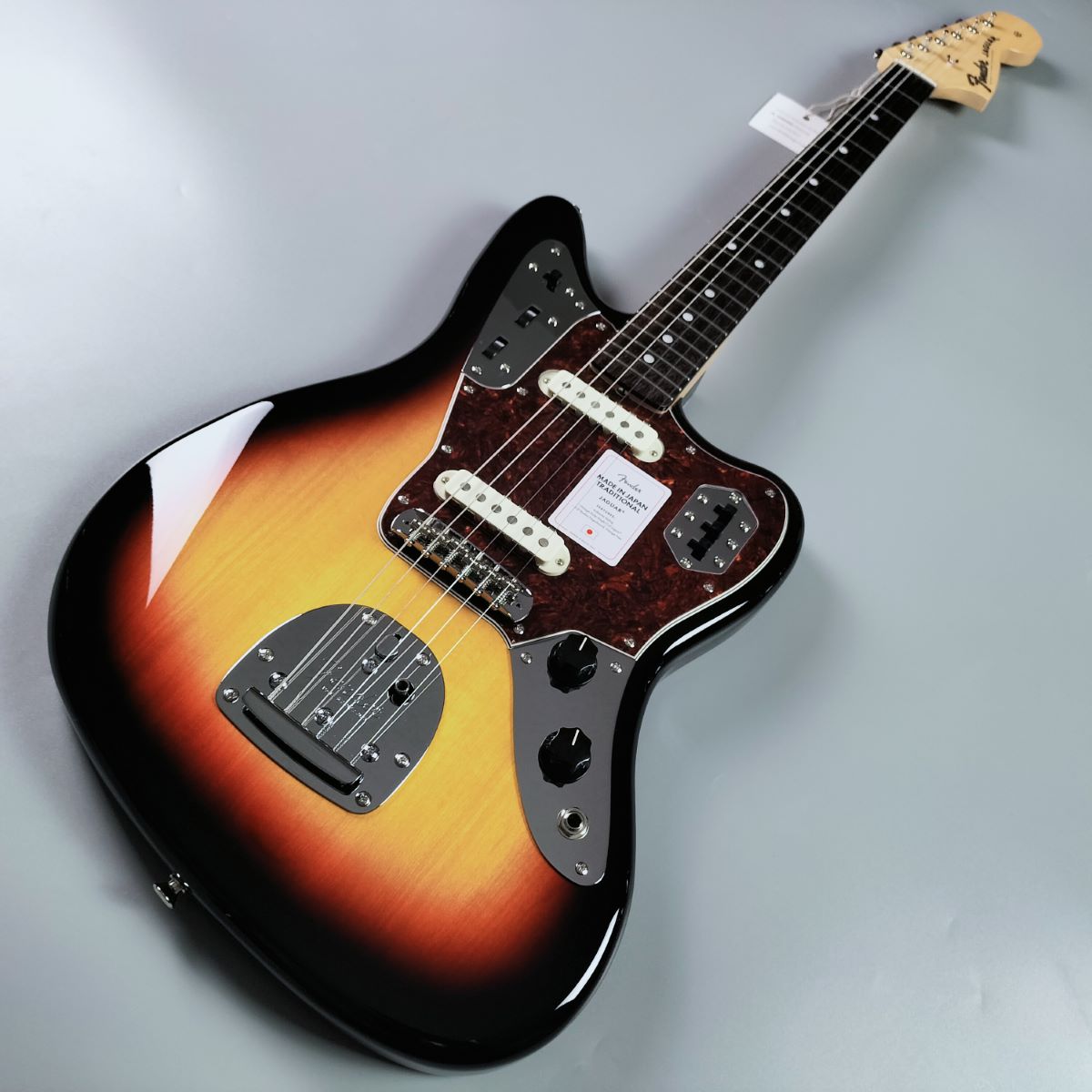 FenderMade in Japan Traditional 60s Jaguar Rosewood Fingerboard 3-Color Sunburst