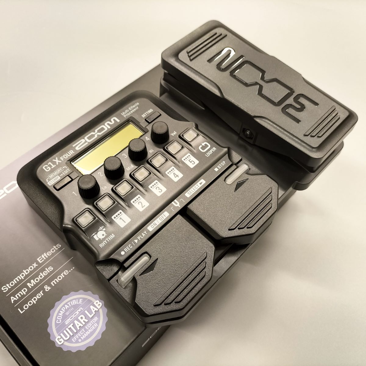 ZOOMG1X FOUR Multi-Effects Processor