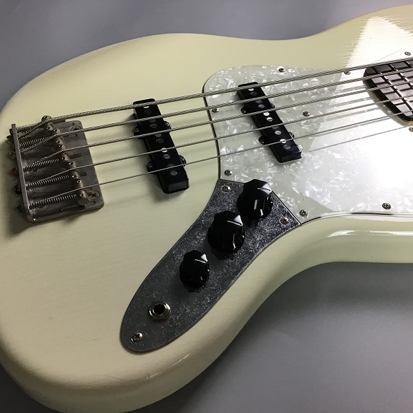 本体もエイジド加工されてますがパーツも加工されてます