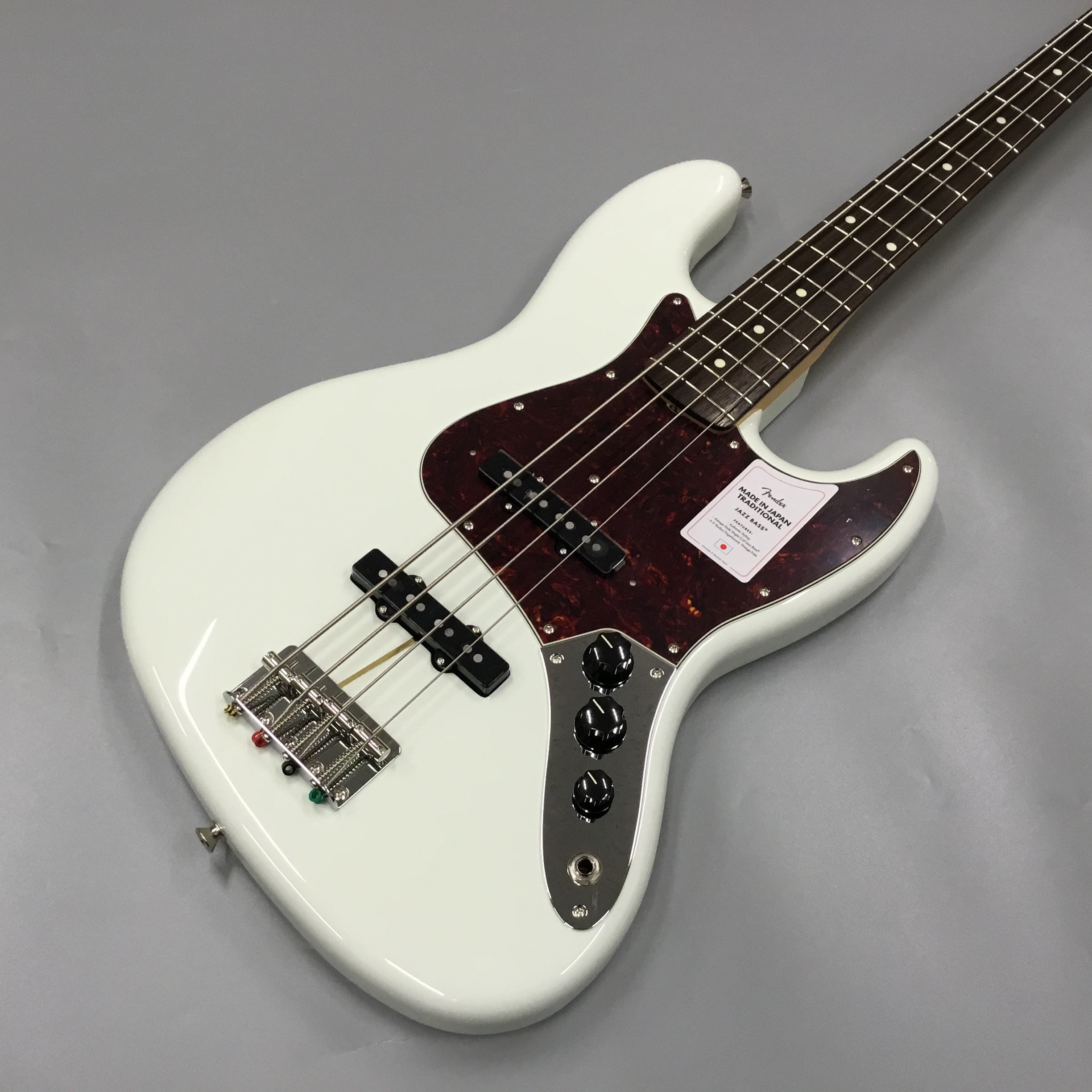 こんにちは！ベース担当の村田です。久々のTraditional 60s JBの入荷です！ Fenderベース多数ありますので弾き比べてみませんか！ CONTENTSスペックベース担当者スペック Series： TraditionalBody Material： BasswoodBody Finish […]