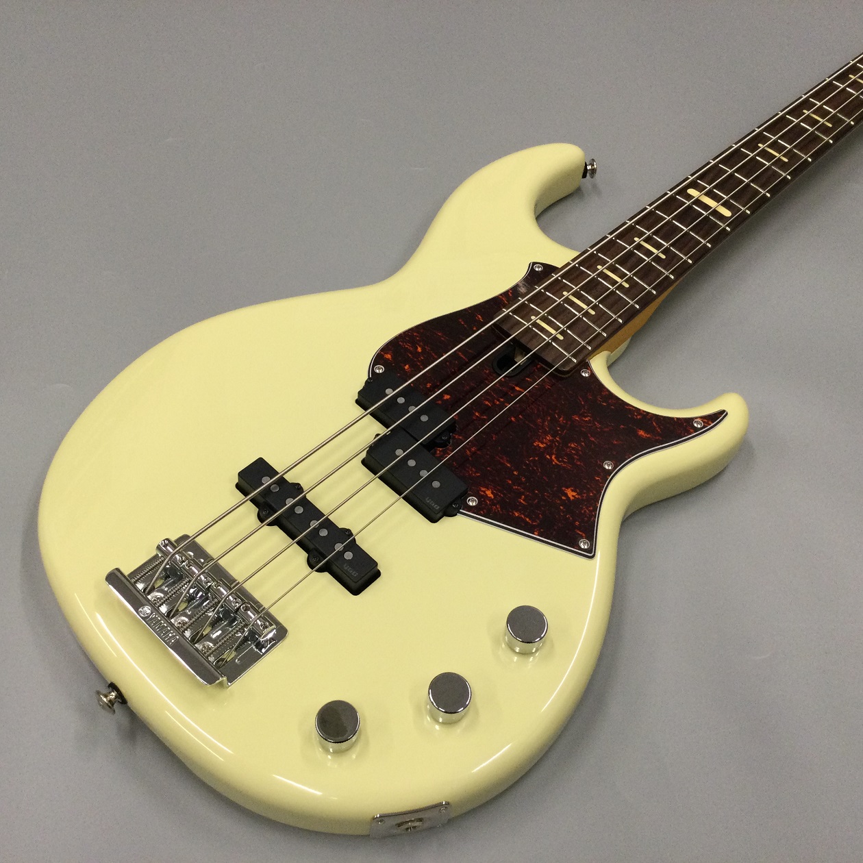 こんにちは！ベース担当の村田です。YAMAHAのBBPシリーズ待望の新カラーが入荷致しました！ アーティストにも使用されているYAMAHAの愛されベースの最上位モデル！是非試奏下さい。 CONTENTSスペックベース担当者スペック ボディ/ネック構造：マイターボルティングスケール：863.6mm指板 […]