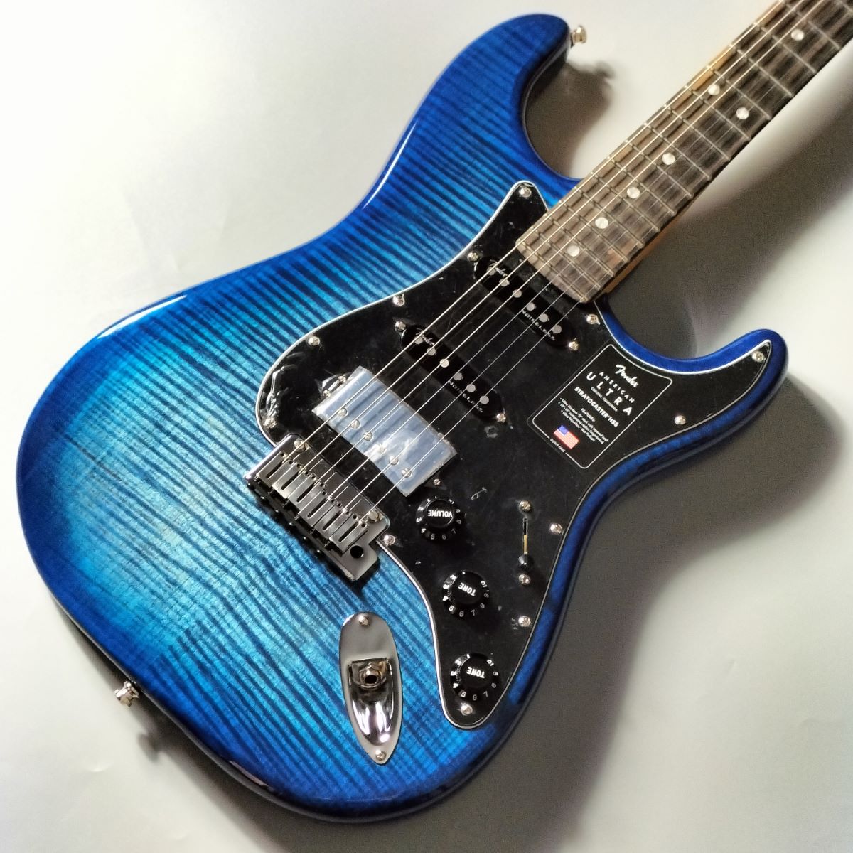 FenderAmerican Ultra Stratocaster HSS Denim Burst