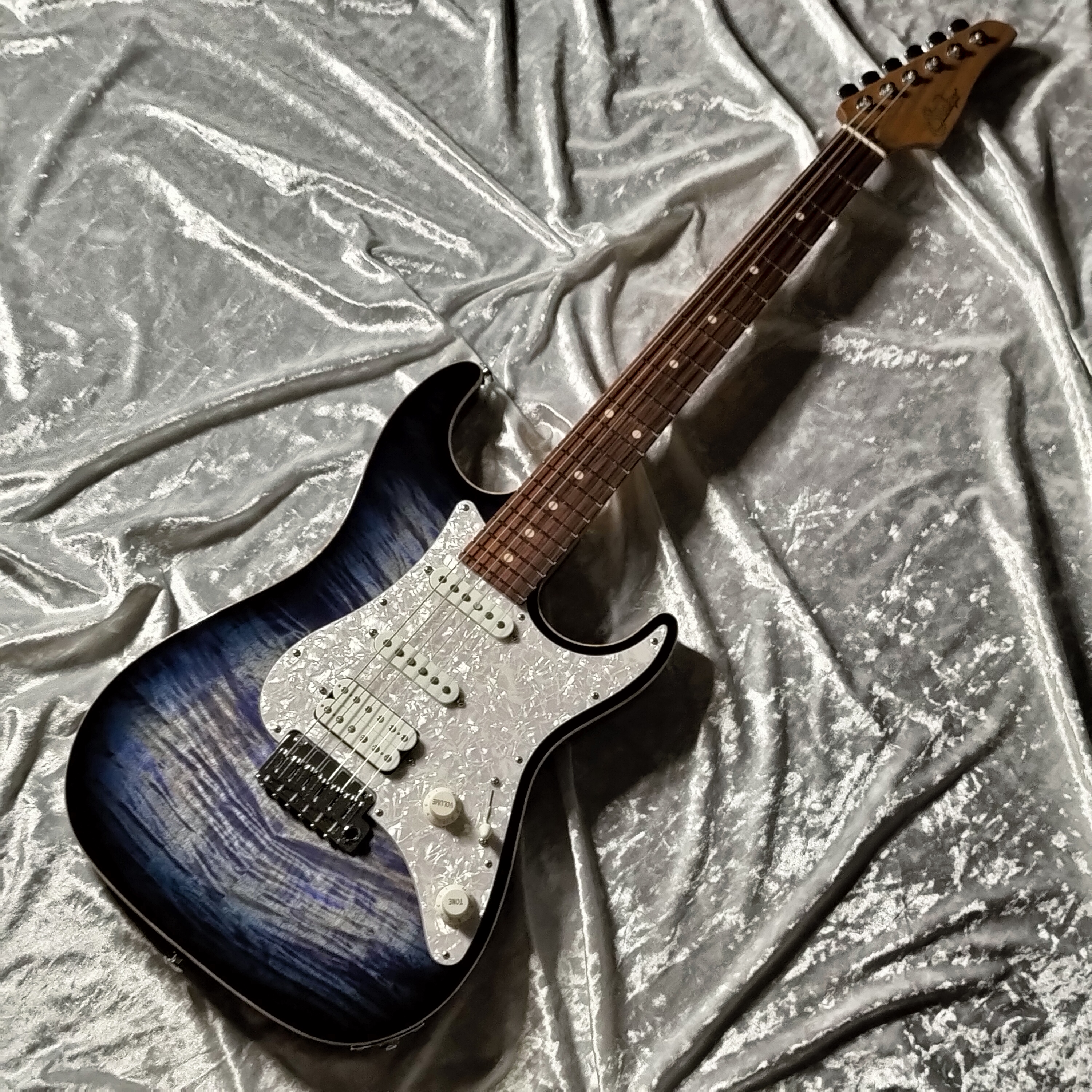 Suhr GuitarsStandard Plus Faded Trans Whale Blue Burst/Pau Ferro