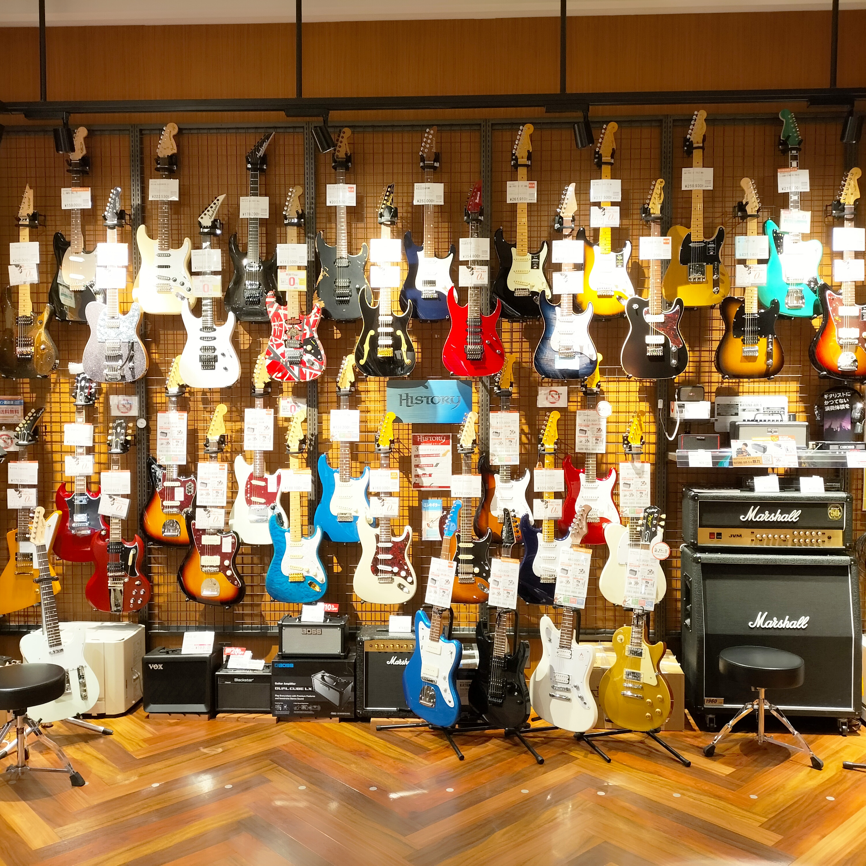 島村楽器イオンモール新利府南館店では新品、中古問わず、たくさんの商品を展示しております。 これからエレキギターを始めたい・・・ 何を選んだらいいかわからない・・・ そんな方にも利府店ではギターアドバイザーが常駐しておりますので初めてのエレキギターとして末永くご愛用いただけるモデルをご紹介致します。  […]