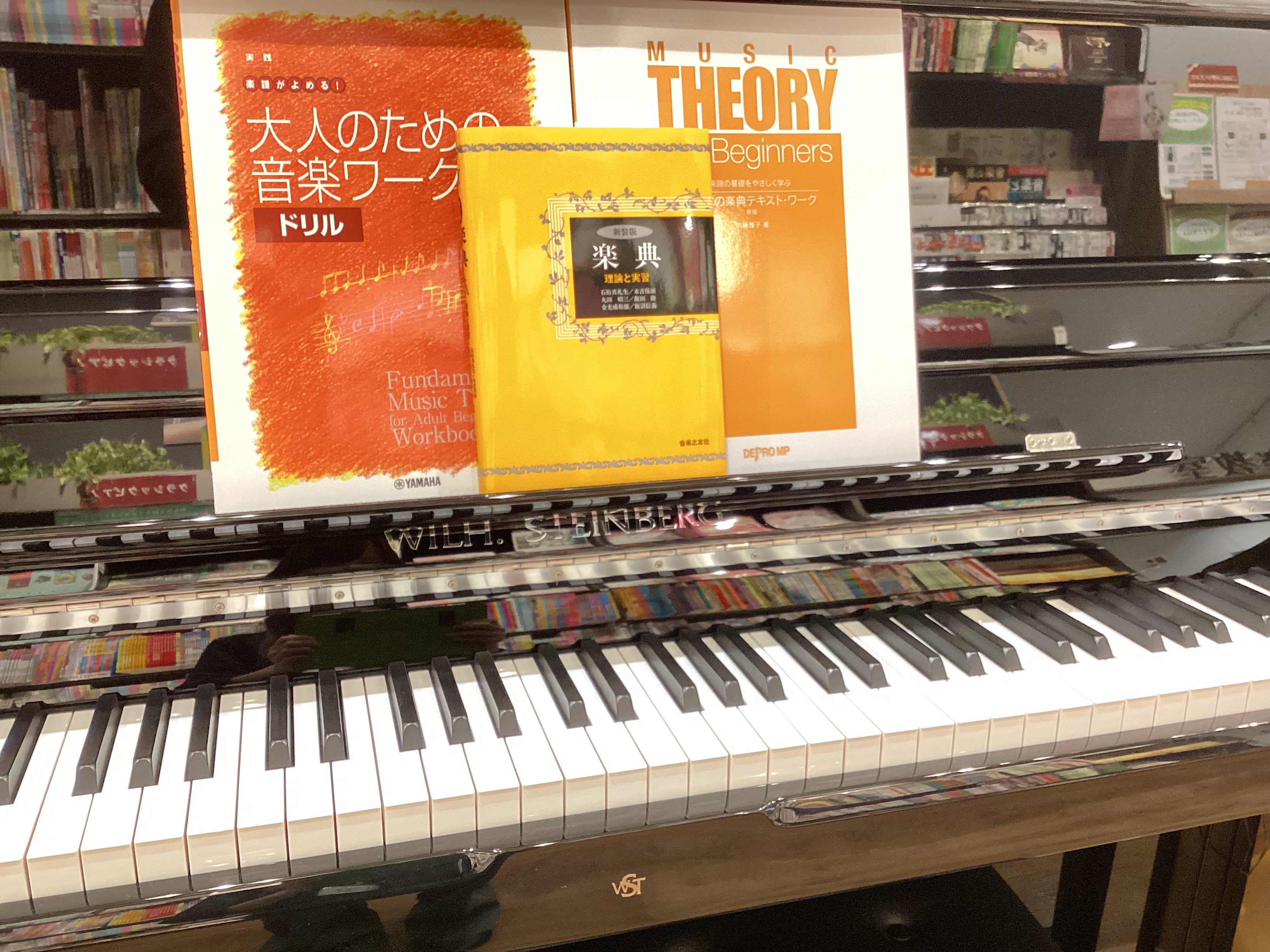 皆様こんにちは。ピアノ・ソルフェージュインストラクターの坂本です♪ピアノを始めてみたいな…！とお考えの皆様の中には、「音符はどうやって読むの？」「リズム感がないけど大丈夫かな…」「いろいろな音楽記号の意味がわからない！」と、楽譜を読むことに関して不安を感じていらっしゃる方も多いのではないでしょうか？ [&hellip;]