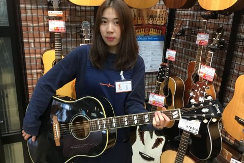 スタッフ写真 レジ、中国のお客様対応 王
