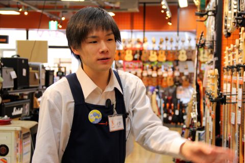 スタッフ写真 エレキベース・デジタル(DJ) 小野