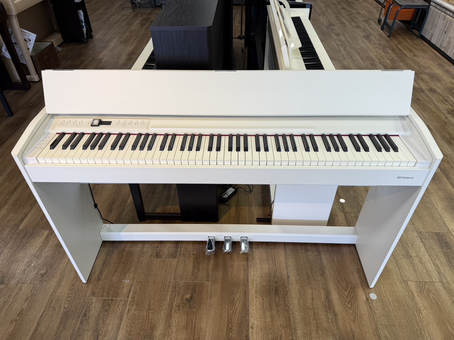 電子ピアノ 木製鍵盤F701 WH《アウトレット店頭品》
