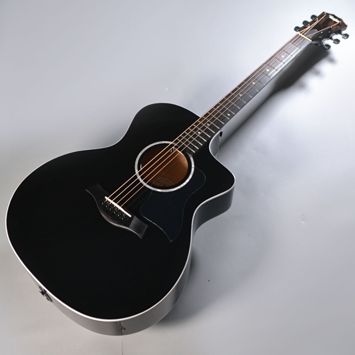 Taylor214ce DLX BLK