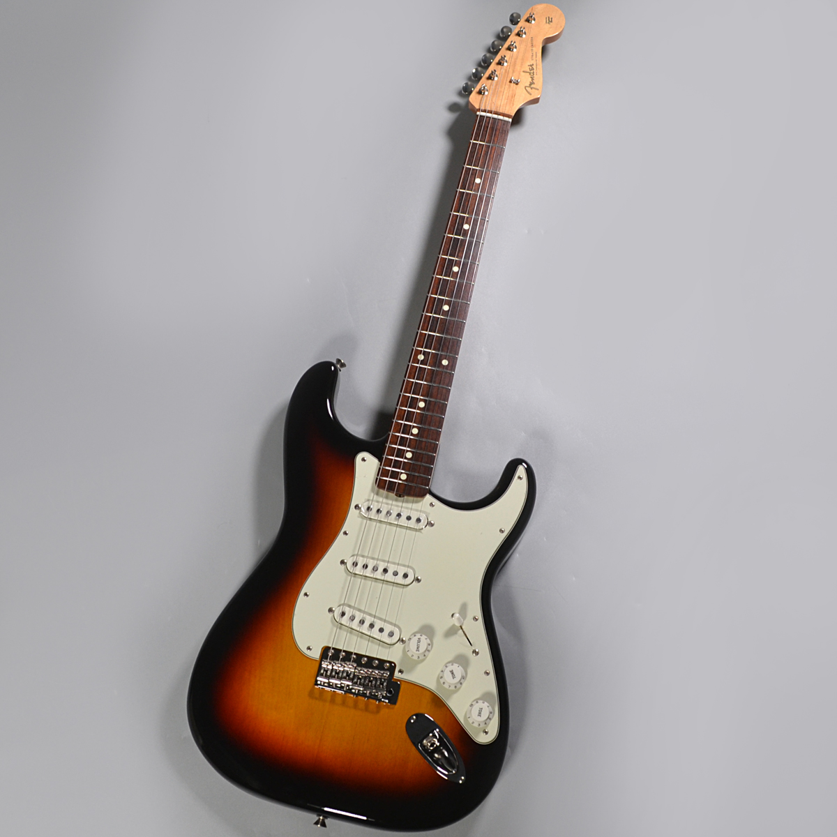 FenderMade in Japan Traditional 60s Stratocaster Rosewood Fingerboard 3-Color Sunburst