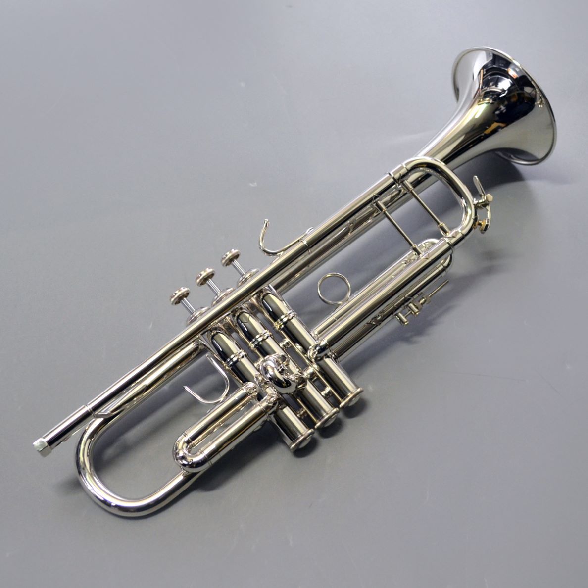 Bach180ML37SP イエローブラス・シルバー仕上げ B♭ トランペット 【37ベル】